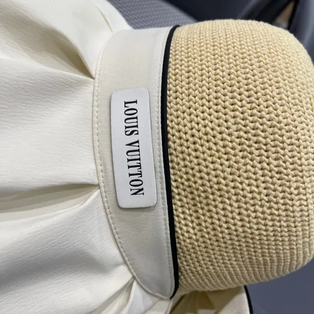 Louis Vuitton Chapeau de seau beige blanc couronne paille tressée plissée bord satiné 5
