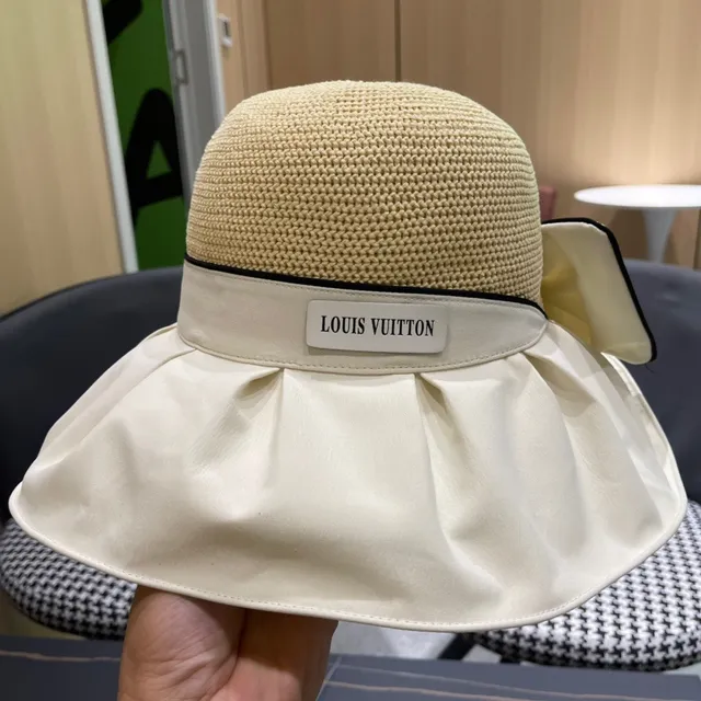 Louis Vuitton Chapeau de seau beige blanc couronne paille tressée plissée bord satiné 6