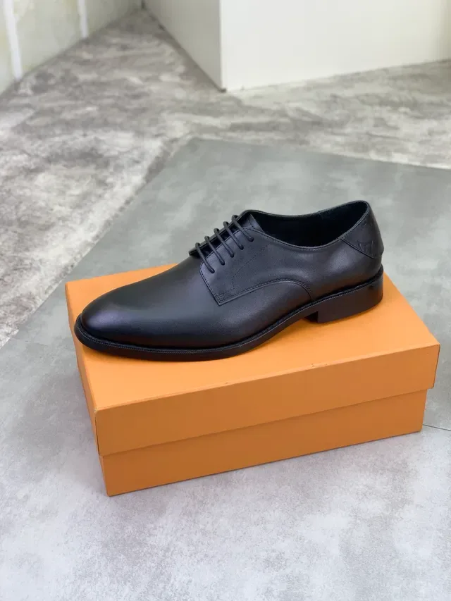 Louis Vuitton Zapatos Oxford Punta de Tapa Negra 4