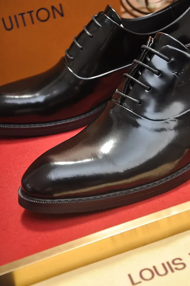 Louis Vuitton Negro Brillo Punta de Ala Zapatos Oxford 2