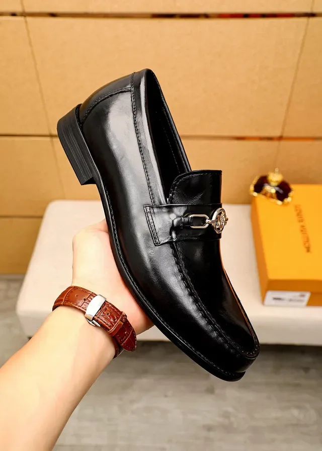 Louis Vuitton Mocassin Noir Doré Cuir Verni Sangle Chaîne LV-Link 5