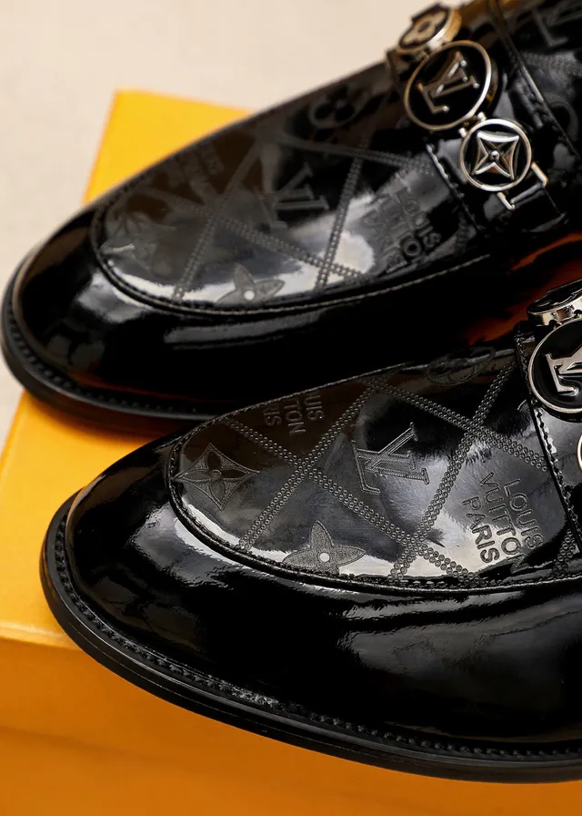 Louis Vuitton 黑色金色漆皮印花乐福鞋 6