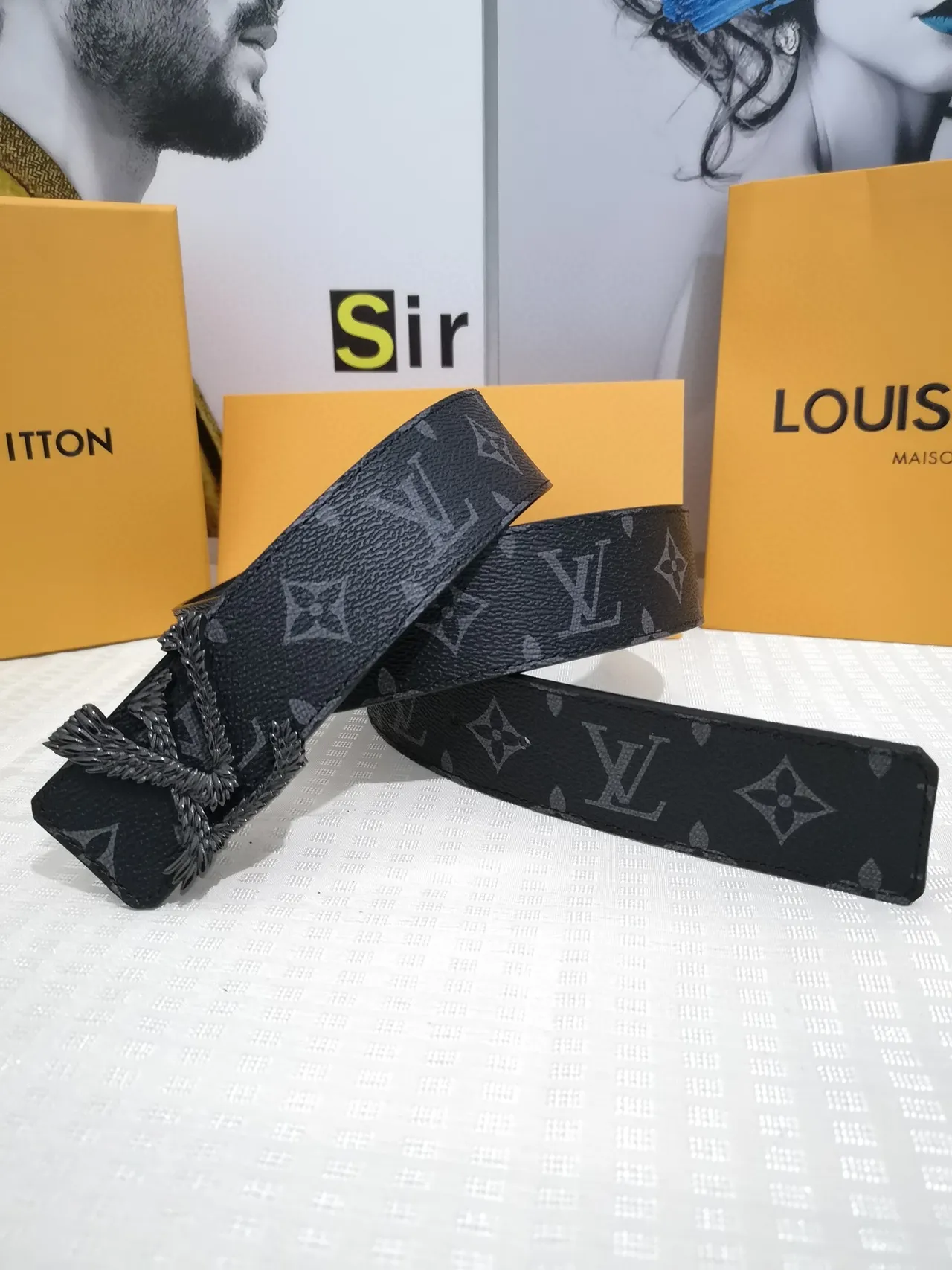 Louis Vuitton Noir Gris Monogram Empreinte Boucle de laurier sculptée Cuir 2