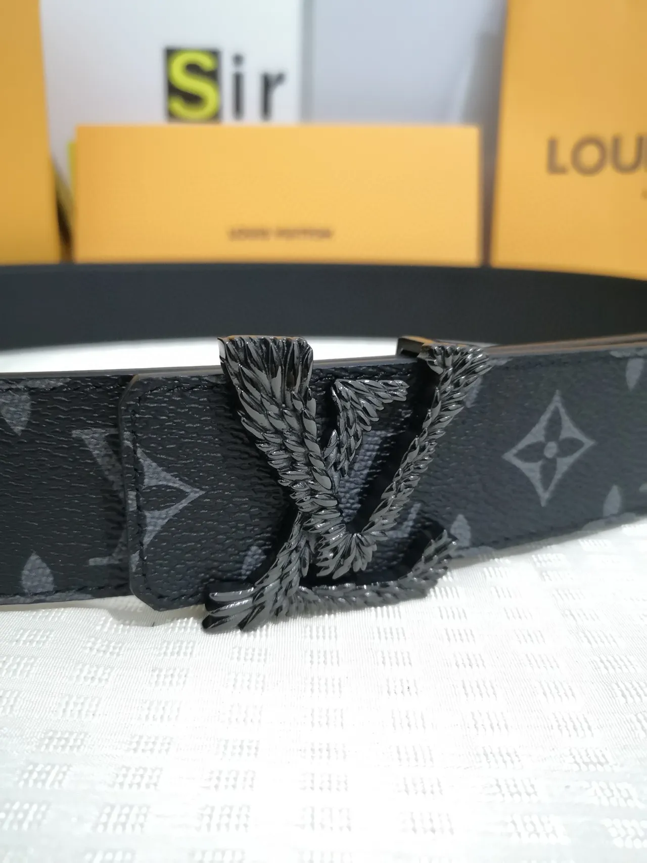 Louis Vuitton Noir Gris Monogram Empreinte Boucle de laurier sculptée Cuir 3