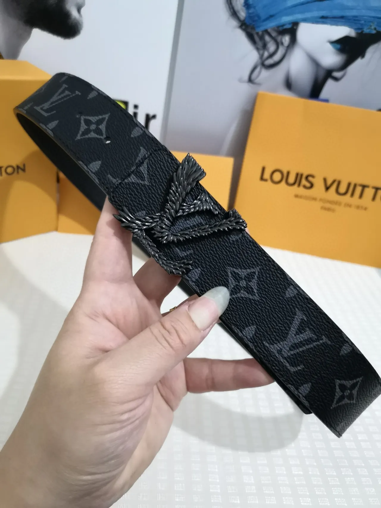 Louis Vuitton Noir Gris Monogram Empreinte Boucle de laurier sculptée Cuir 7