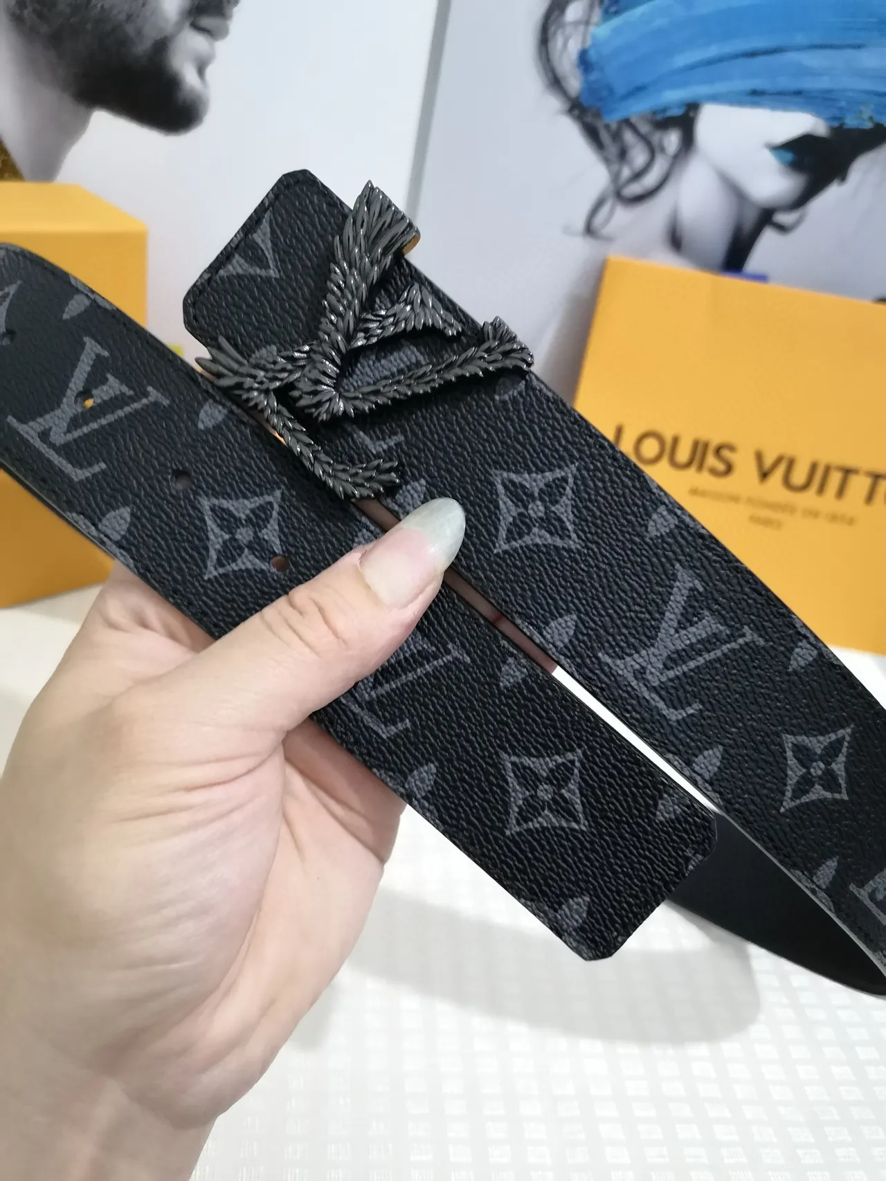 Louis Vuitton Noir Gris Monogram Empreinte Boucle de laurier sculptée Cuir 8