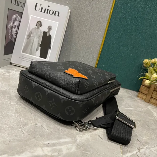 Louis Vuitton bolsa mensageiro de lona com monograma preto e laranja com borda de couro 6