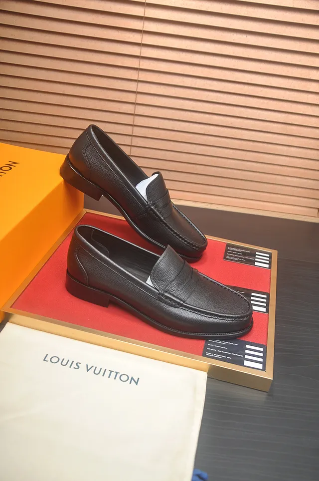 Louis Vuitton Preto Couro Pebbled Penny Loafer 4