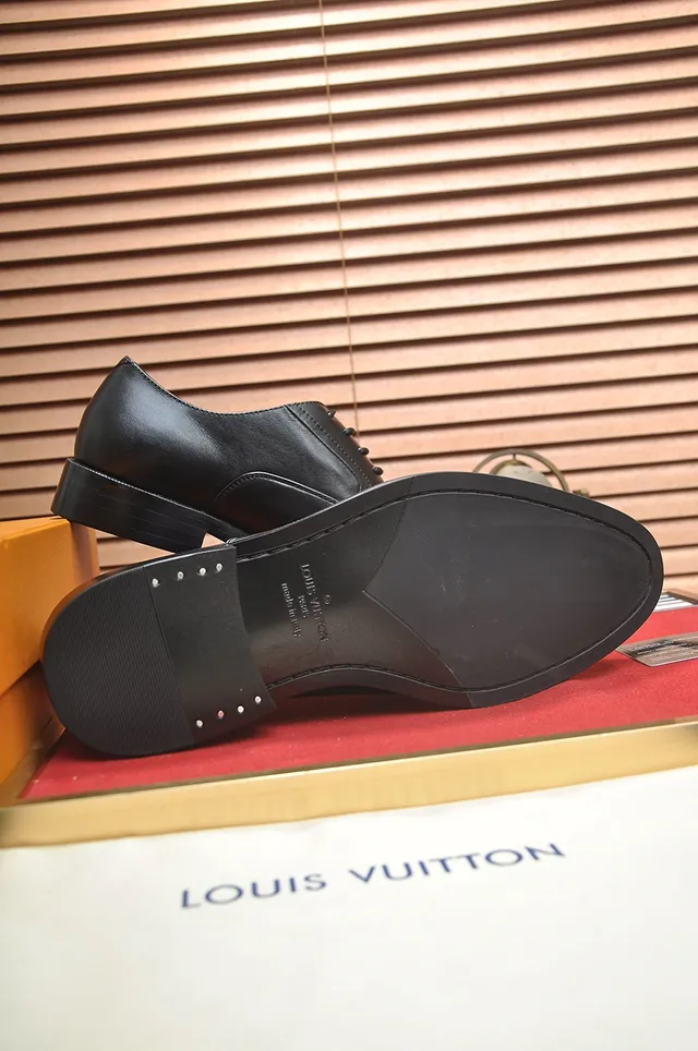 Louis Vuitton Sapatos Oxford de Couro Preto Polido com Ponta de Tapa 3