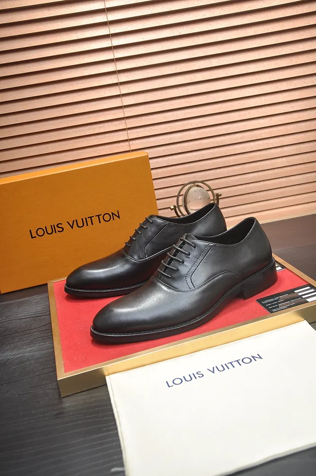 Louis Vuitton Sapatos Oxford de Couro Preto Polido com Ponta de Tapa 4