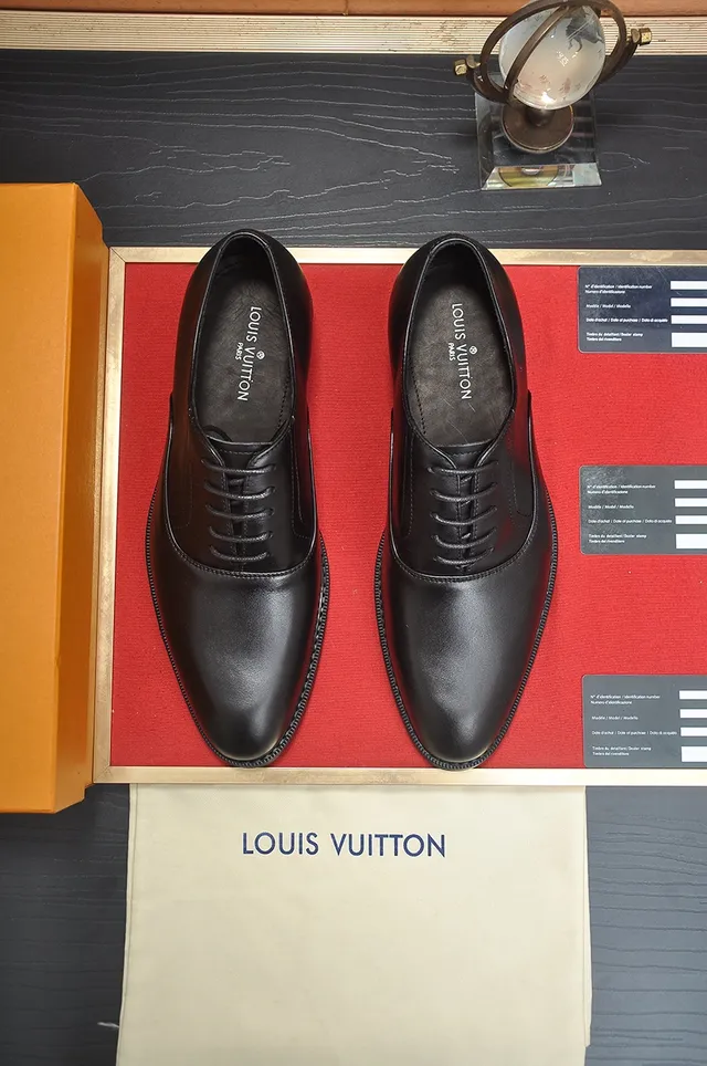 Louis Vuitton Sapatos Oxford de Couro Preto Polido com Ponta de Tapa 5