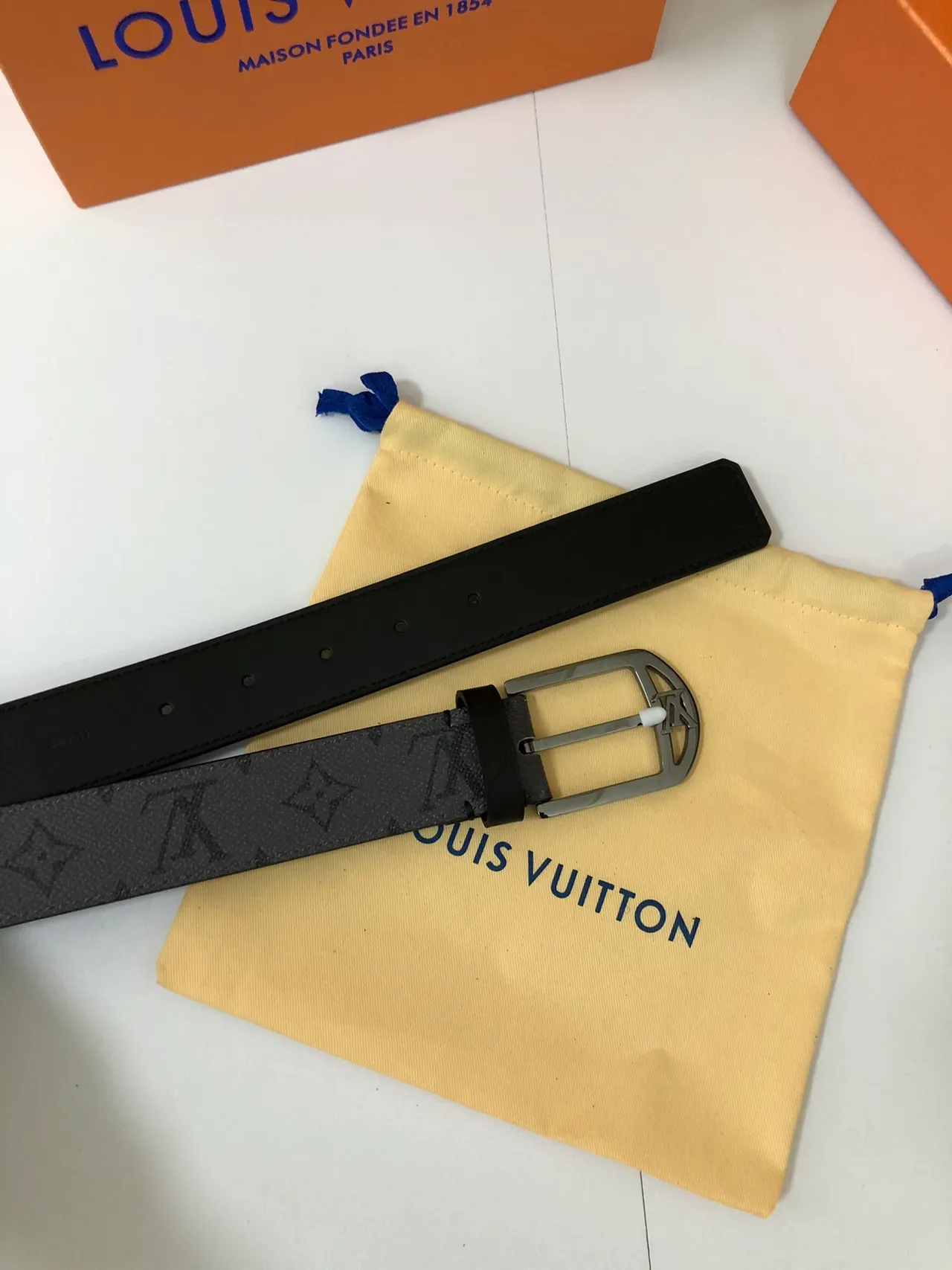 Louis Vuitton Black Silver Monogram-Embossed Gunmetal Curved Buckle Leather Belt 4