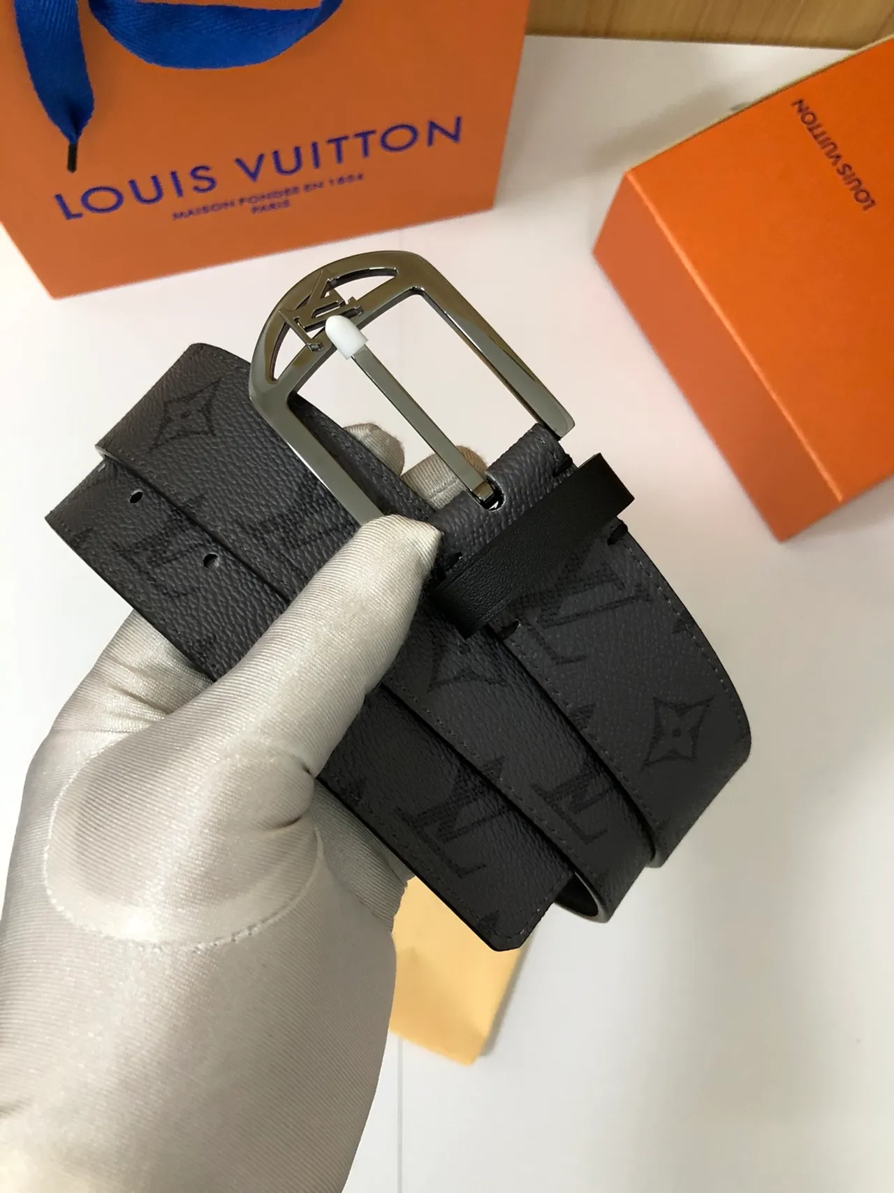 Louis Vuitton Black Silver Monogram-Embossed Gunmetal Curved Buckle Leather Belt 6