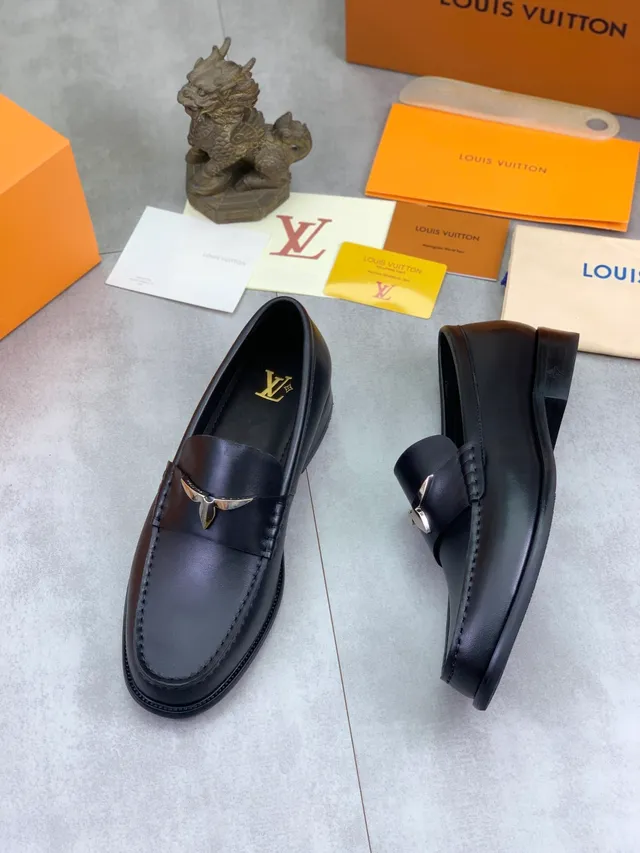 Louis Vuitton Black Silver Smooth Leather Winged Metal Hardware Loafer 6