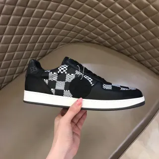 Louis Vuitton zapatillas lifestyle de cuero y paneles con impresión de tablero de ajedrez negro y blanco, construcción