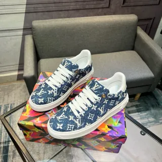 Louis Vuitton Zapatillas lifestyle con parte superior de denim con Monogram-Print en azul y blanco, suela de goma