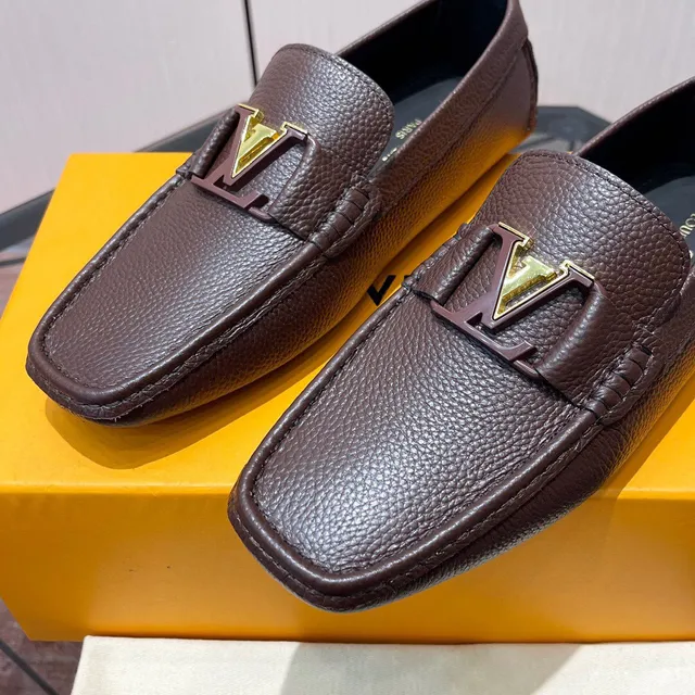 Louis Vuitton marron doré cuir texturé métallique LV boucle loafer 5