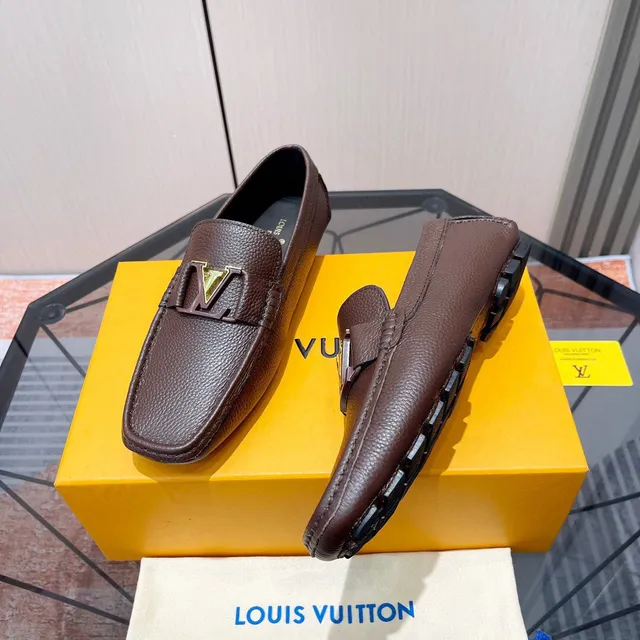 Louis Vuitton marron doré cuir texturé métallique LV boucle loafer 6