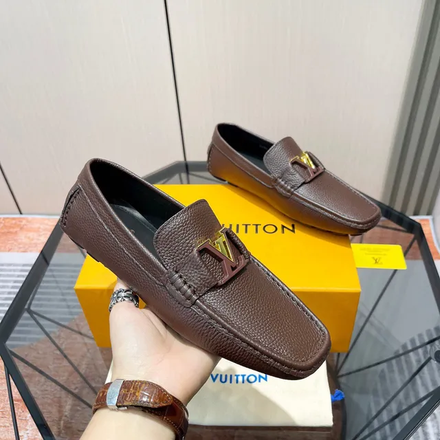 Louis Vuitton marron doré cuir texturé métallique LV boucle loafer 7