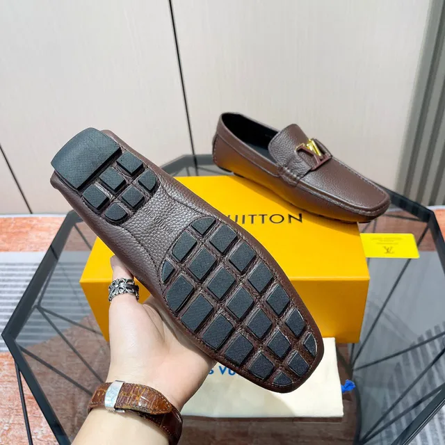 Louis Vuitton marron doré cuir texturé métallique LV boucle loafer 9