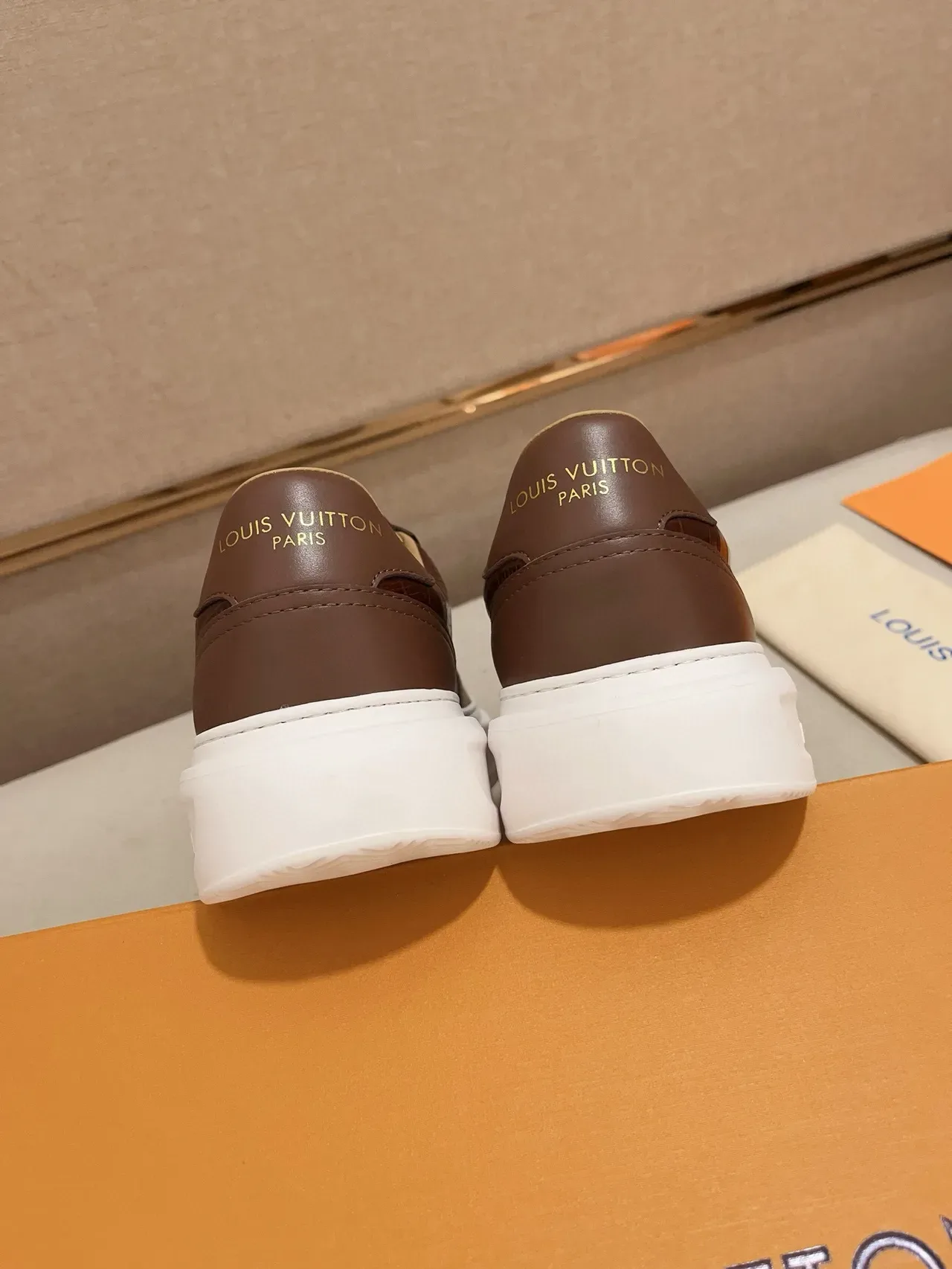 Louis Vuitton Sneakers Lifestyle Marron Blanc Cuir Embossé Crocodile Semelle Plateforme 3