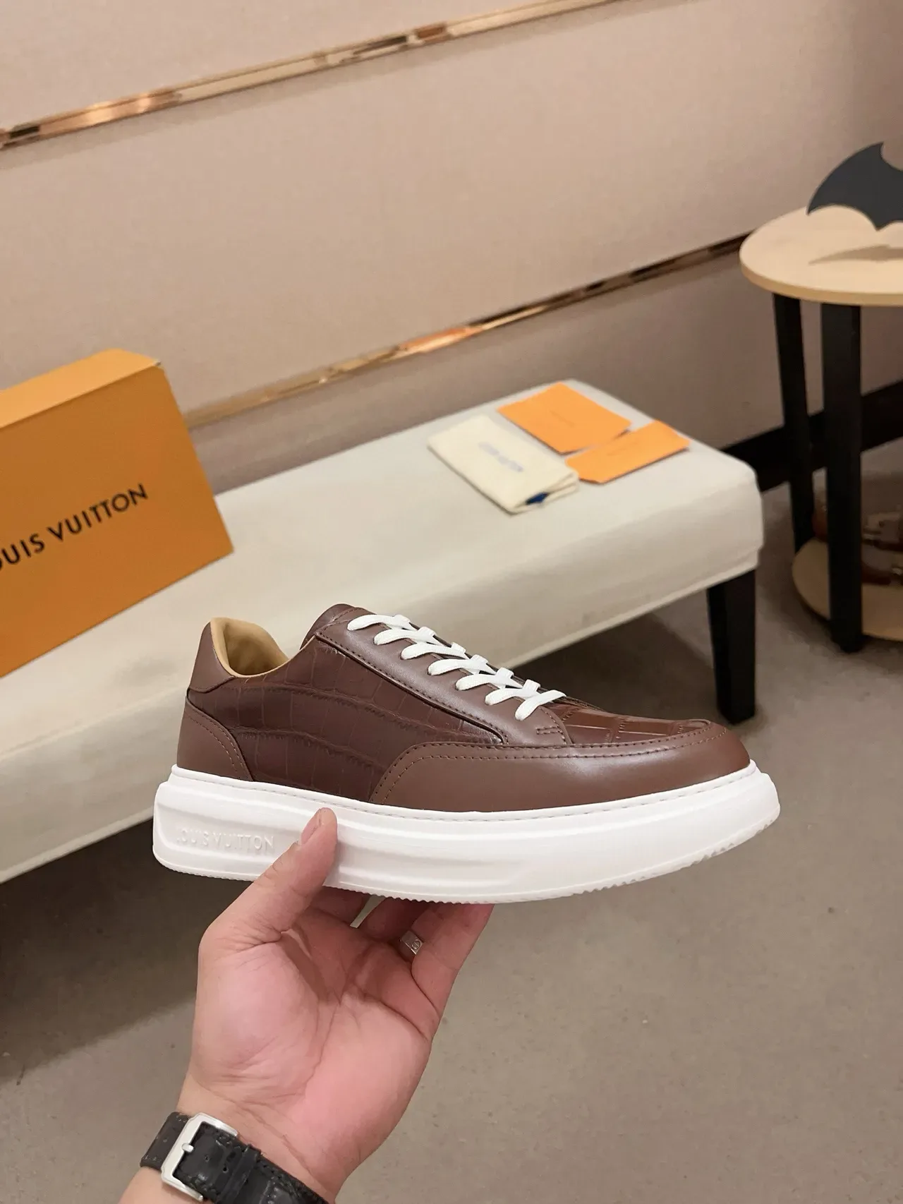 Louis Vuitton Sneakers Lifestyle Marron Blanc Cuir Embossé Crocodile Semelle Plateforme 4