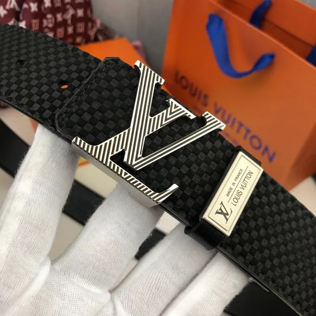 Louis Vuitton Carbon Fiber Weave LV Buckle Leather Belt 2