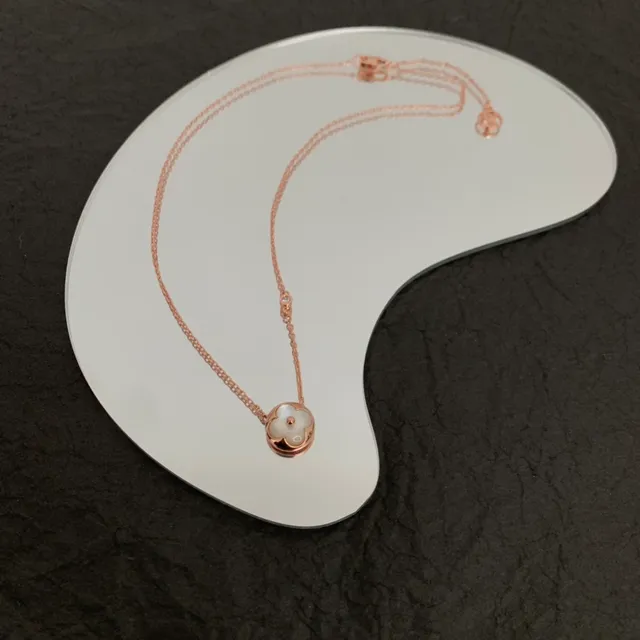 Louis Vuitton Floral Pendant Gold White Rose Chain Mother-of-Pearl Necklace 5