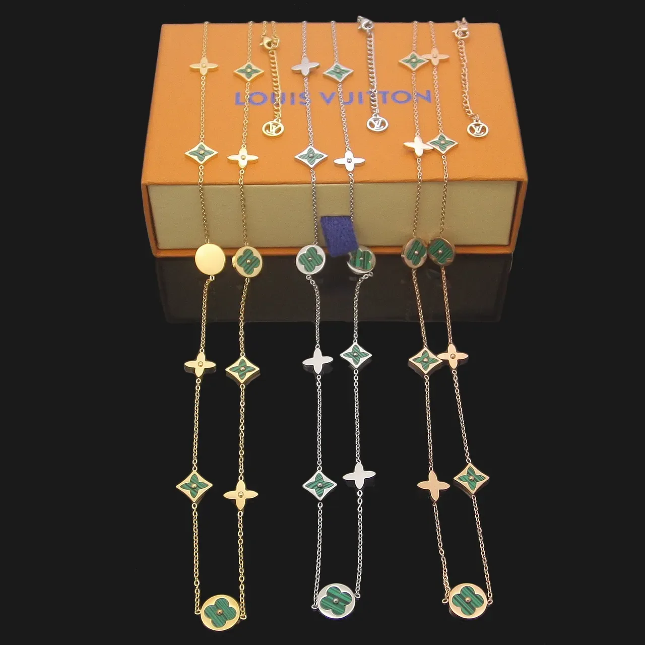 Louis Vuitton Gold Green Fine Chain-Link Enamel And Mother-of-Pearl Pendants Necklace 8