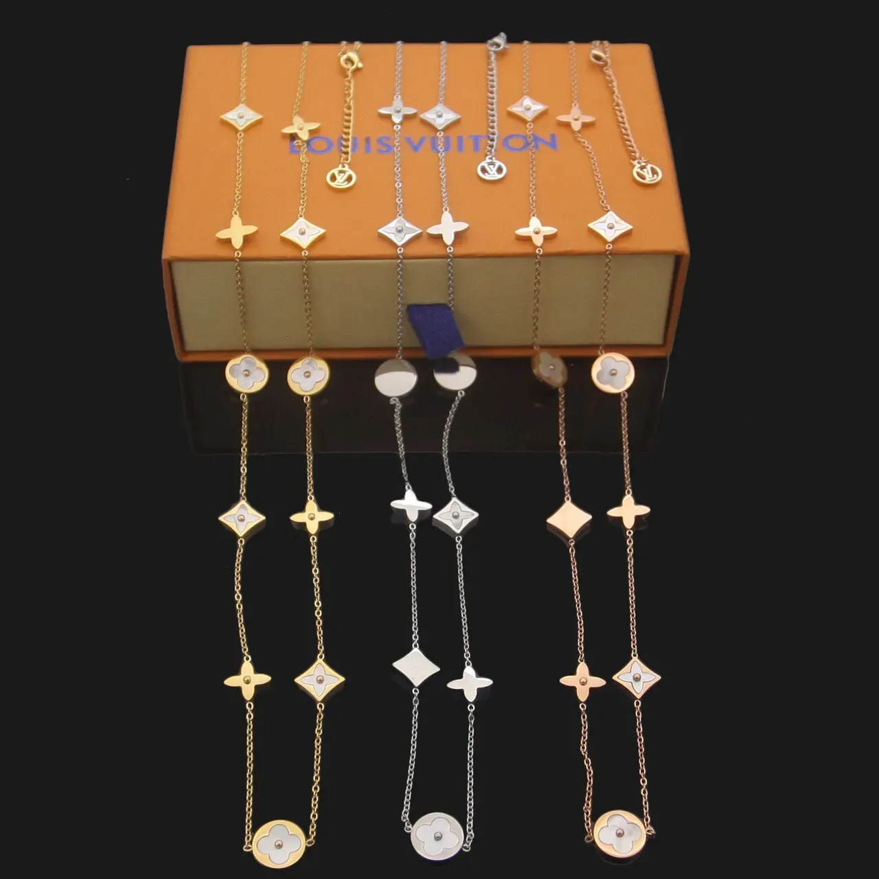 Louis Vuitton Gold Green Fine Chain-Link Enamel And Mother-of-Pearl Pendants Necklace 9