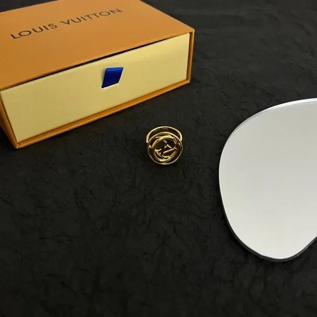Louis Vuitton Gold Interlocking Loops Polished Ring 7