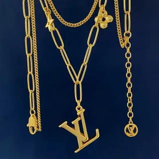 लुई विट्टोन गोल्ड Monogram पेंडेंट नेकलेस