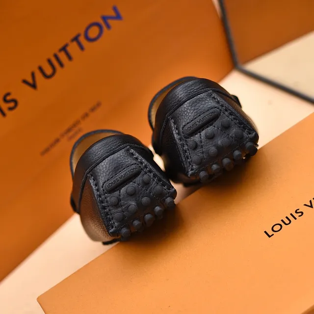 Louis Vuitton mocassin noir doré cuir grainé LV monogram boucle mocassin 2