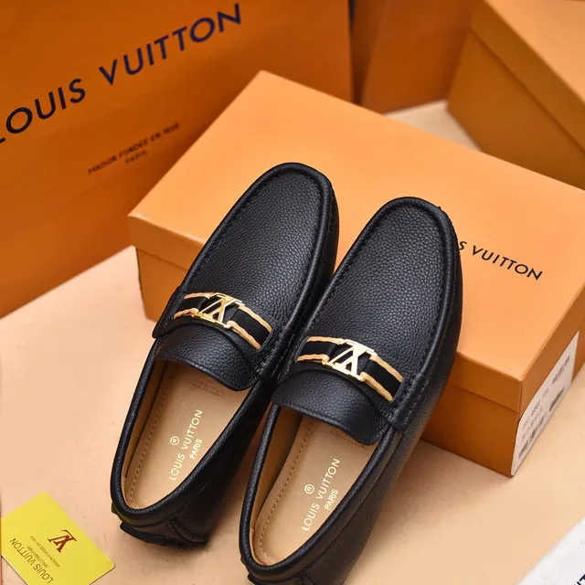 Louis Vuitton mocassin noir doré cuir grainé LV monogram boucle mocassin 4
