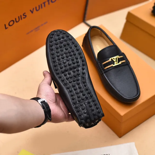 Louis Vuitton mocassin noir doré cuir grainé LV monogram boucle mocassin 5