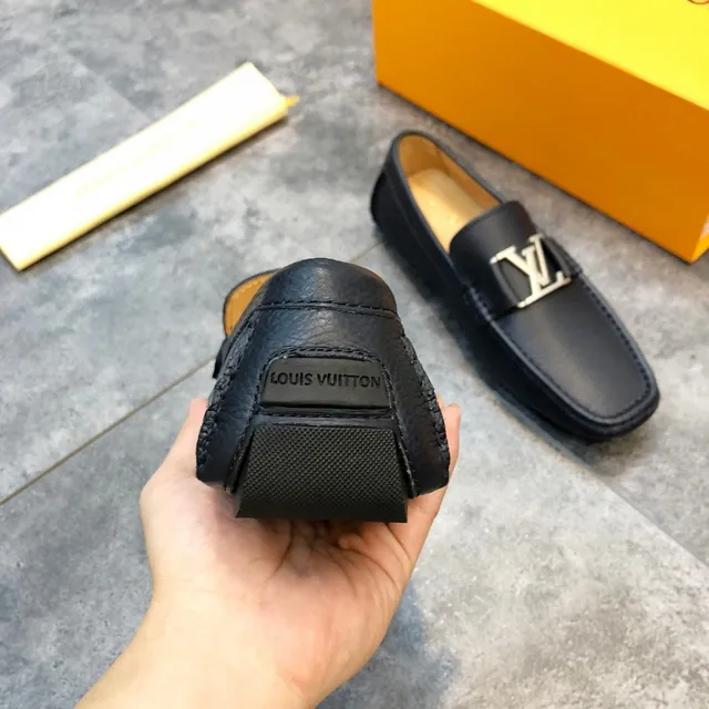 Louis Vuitton mocassim preto couro pebbled LV fivela slip-on loafers 5