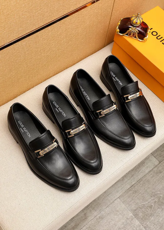 Louis Vuitton Mocassin Noir Cuir Granulé Boucle Métallique Mocassins 4