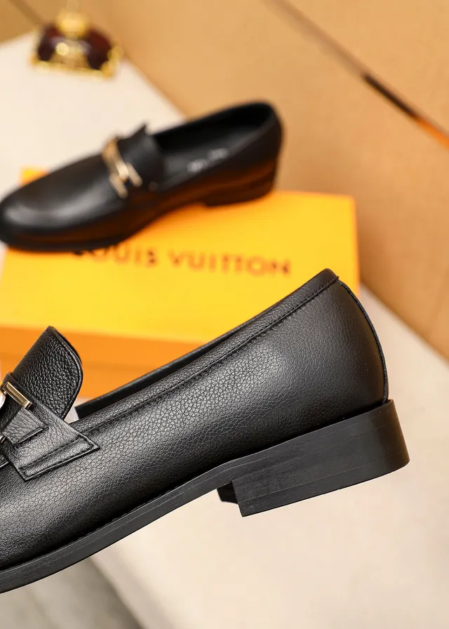 Louis Vuitton Mocassin Noir Cuir Granulé Boucle Métallique Mocassins 7