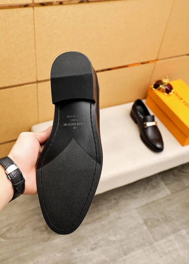 Louis Vuitton Mocassin Noir Cuir Granulé Boucle Métallique Mocassins 8