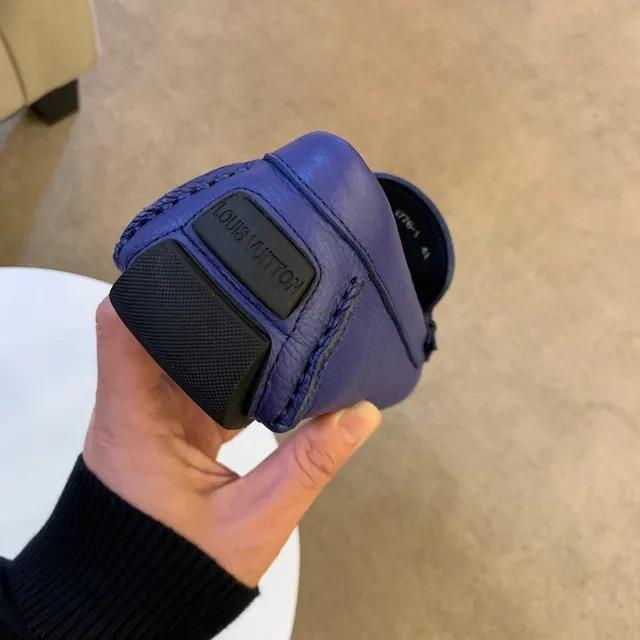 Louis Vuitton loafer azul preto couro granulado alça com fivela LV de metal loafer 3