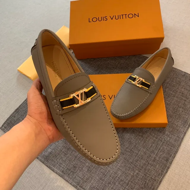 Louis Vuitton موكاسين رمادي أسود جلد معدن LV بوكل حزام موكاسين 4
