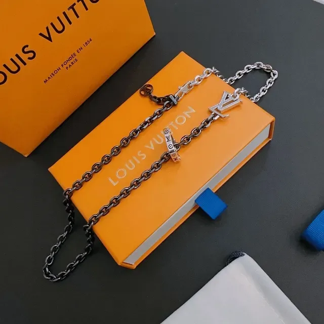 Louis Vuitton LV Chain Necklace Silver Black Curb Interlocking Monogram Pendant Necklace 6