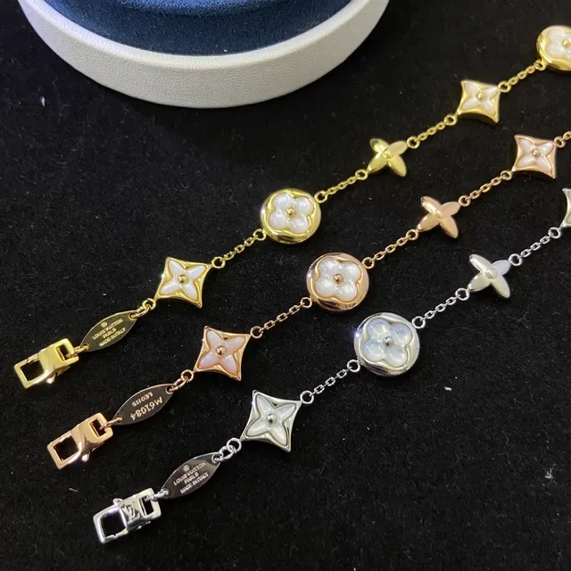 Louis Vuitton LV Flower Mother-of-Pearl Quatrefoil Chain Bracelets 3