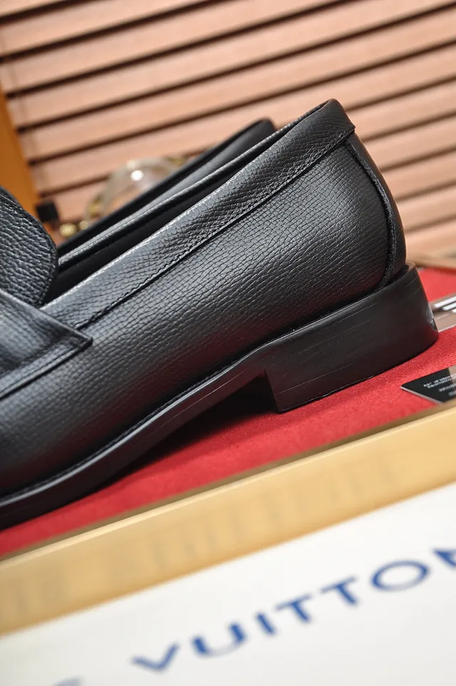 Louis Vuitton LV লোফার কালো দানাযুক্ত চামড়া ধাতু বাকল লোফার 2