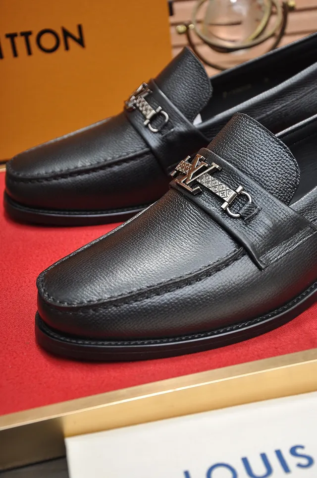 Louis Vuitton LV লোফার কালো দানাযুক্ত চামড়া ধাতু বাকল লোফার 3
