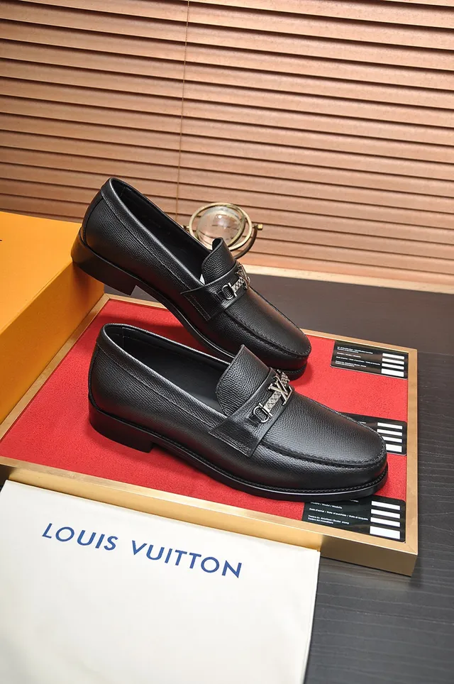 Louis Vuitton LV লোফার কালো দানাযুক্ত চামড়া ধাতু বাকল লোফার 6