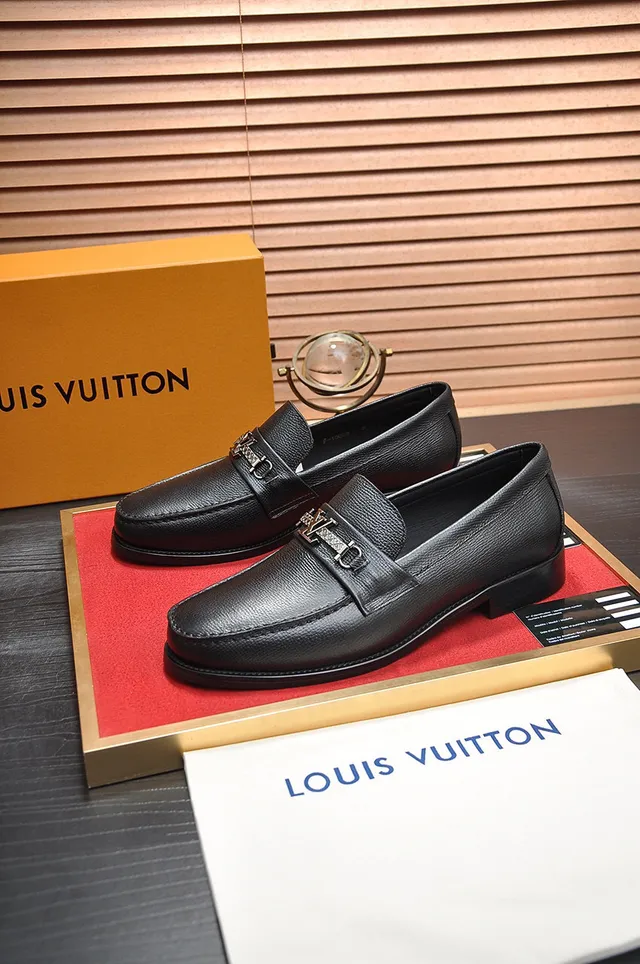 Louis Vuitton LV লোফার কালো দানাযুক্ত চামড়া ধাতু বাকল লোফার 9