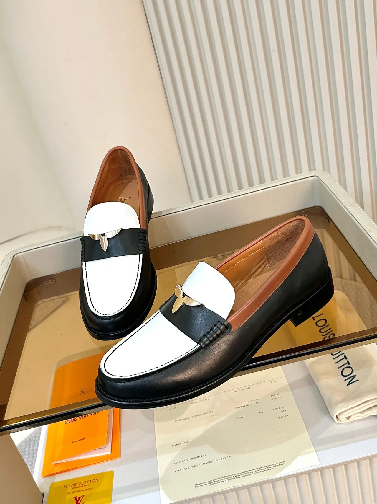 Louis Vuitton LV Mocassim Preto Branco Bicolor Couro Fivela Horsebit Mocassim 4