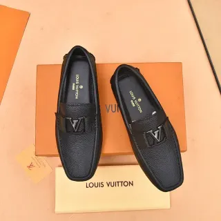 Louis Vuitton LV Logo लोफर ब्लैक पेबल्ड लेदर लोफर