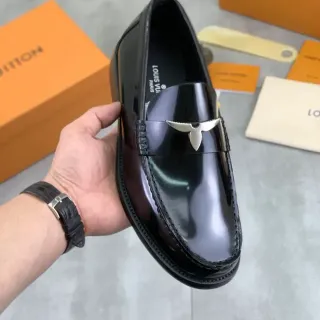 लुई विट्टन LV Moc Winged Buckle काला पैटेंट लोफर